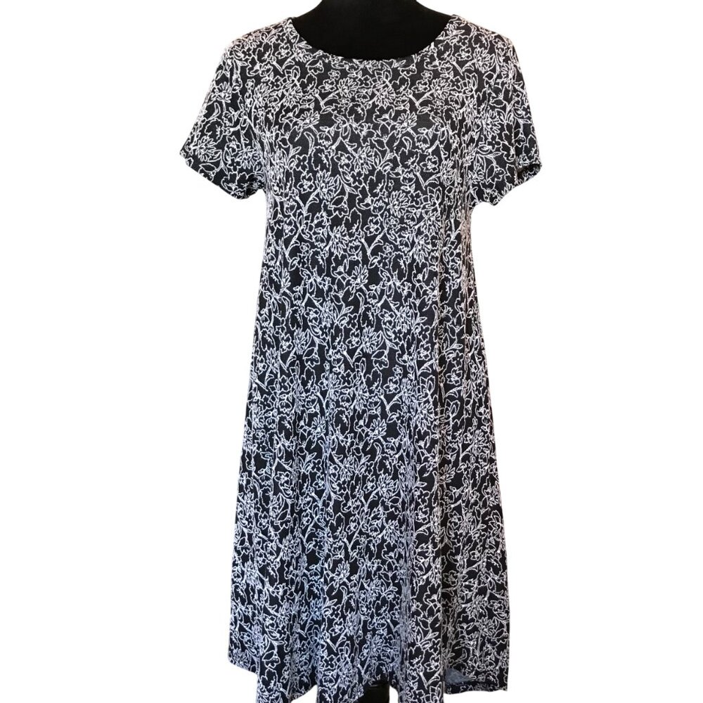LulaRoe Carly Dress High-Low Swing Dress, Black White Floral Knit Size Small